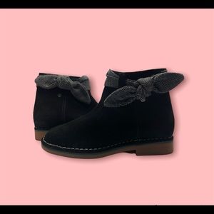 Hush Puppies Catelyn Bow Booties

Women's Size 6.5M

Black

No box